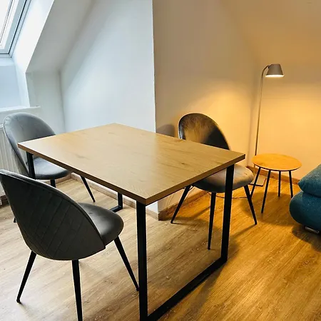 Mit Blick Aufs Schloss Karlstein an der Thaya