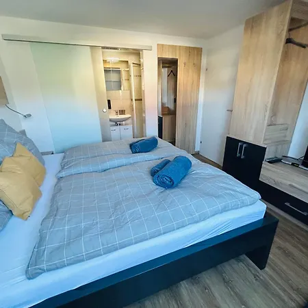 Mit Blick Aufs Schloss * Karlstein an der Thaya