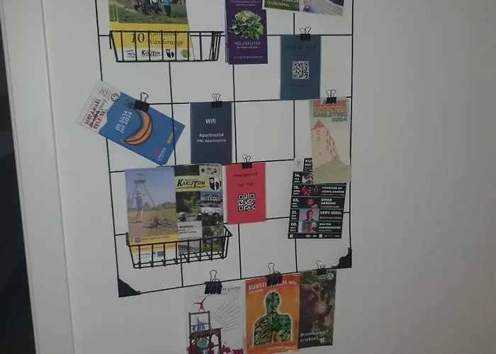 Mit Blick Aufs Schloss Karlstein an der Thaya